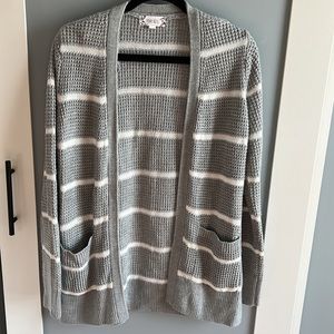 LIKE NEW gray and white striped open sweater. Size Medium